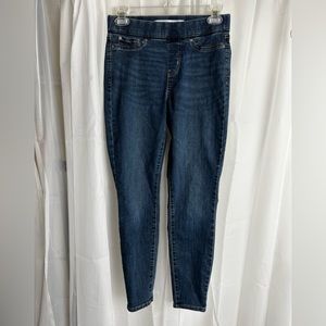 Signature LeviStrauss Gold total shaping pull on skinny jeans women’s size 26x28